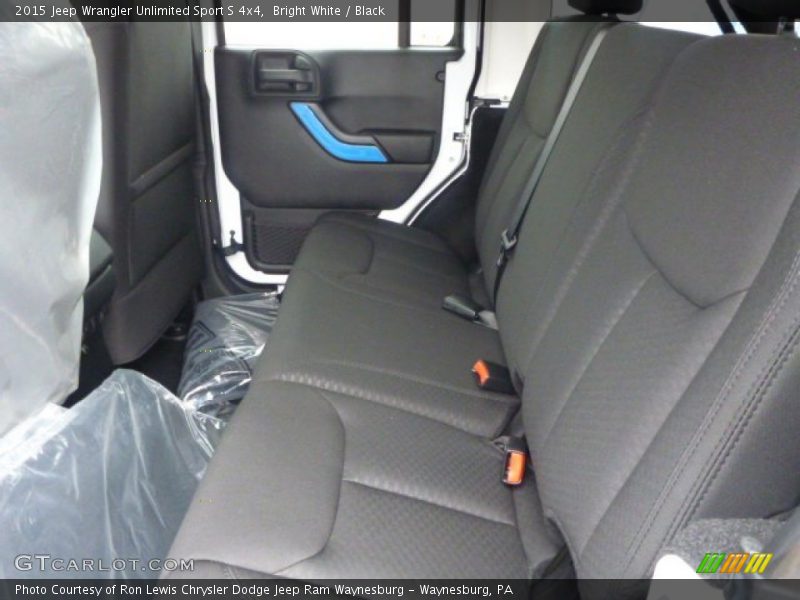 Bright White / Black 2015 Jeep Wrangler Unlimited Sport S 4x4