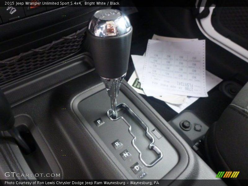 Bright White / Black 2015 Jeep Wrangler Unlimited Sport S 4x4