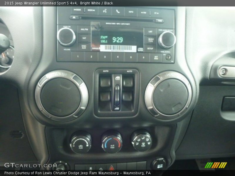 Bright White / Black 2015 Jeep Wrangler Unlimited Sport S 4x4