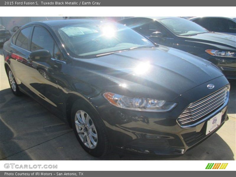 Tuxedo Black Metallic / Earth Gray 2015 Ford Fusion S