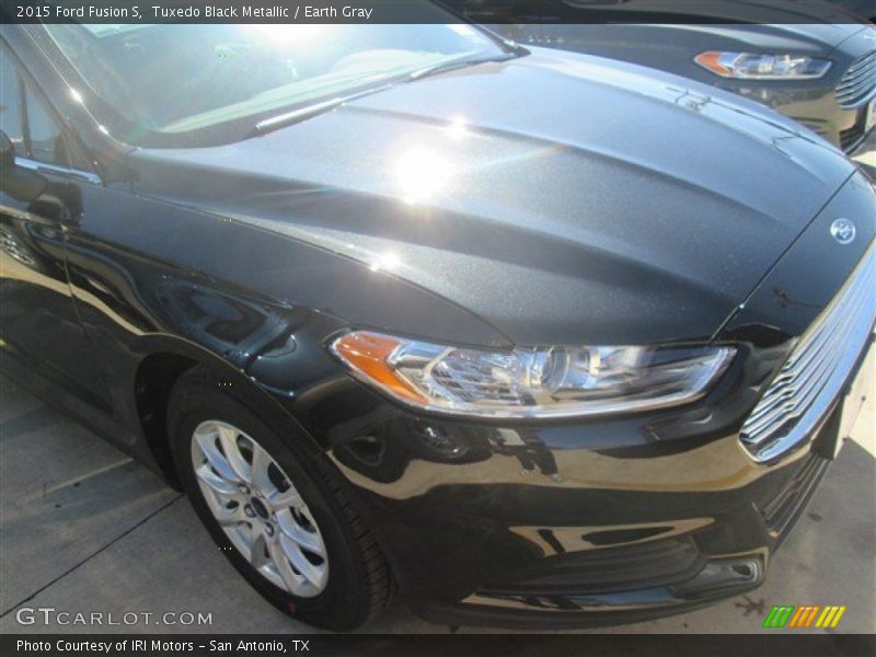 Tuxedo Black Metallic / Earth Gray 2015 Ford Fusion S