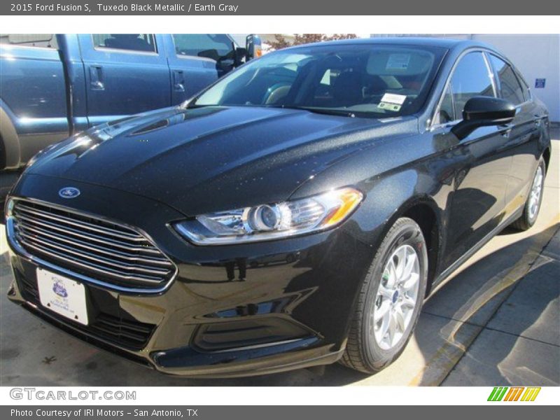 Tuxedo Black Metallic / Earth Gray 2015 Ford Fusion S