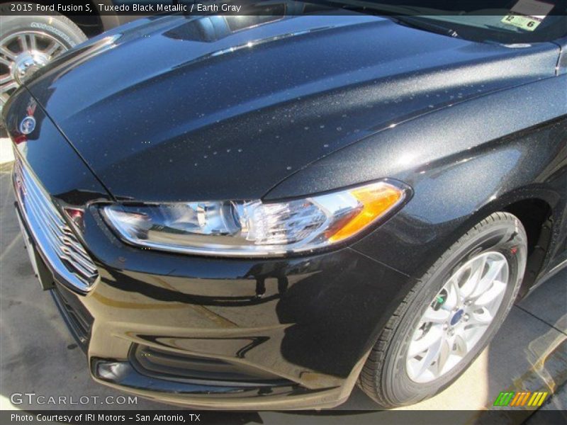 Tuxedo Black Metallic / Earth Gray 2015 Ford Fusion S