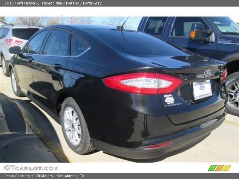 Tuxedo Black Metallic / Earth Gray 2015 Ford Fusion S