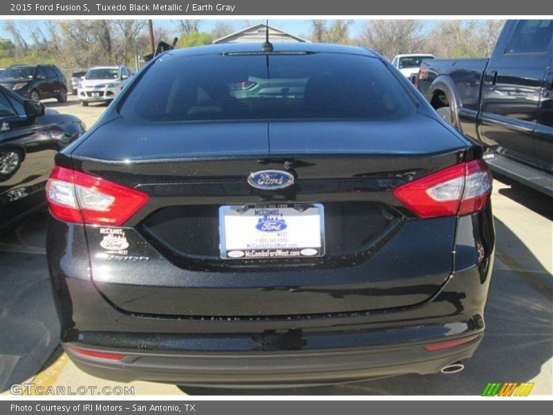 Tuxedo Black Metallic / Earth Gray 2015 Ford Fusion S