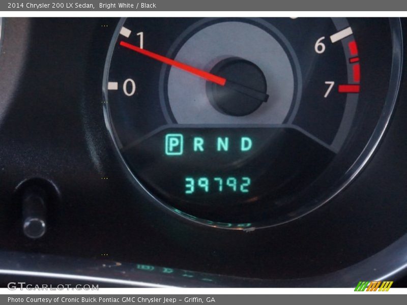 Bright White / Black 2014 Chrysler 200 LX Sedan