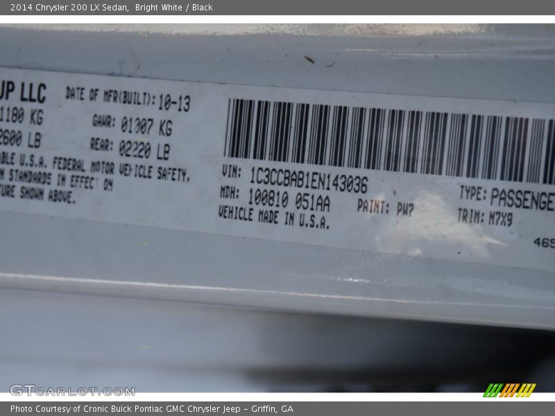 Bright White / Black 2014 Chrysler 200 LX Sedan