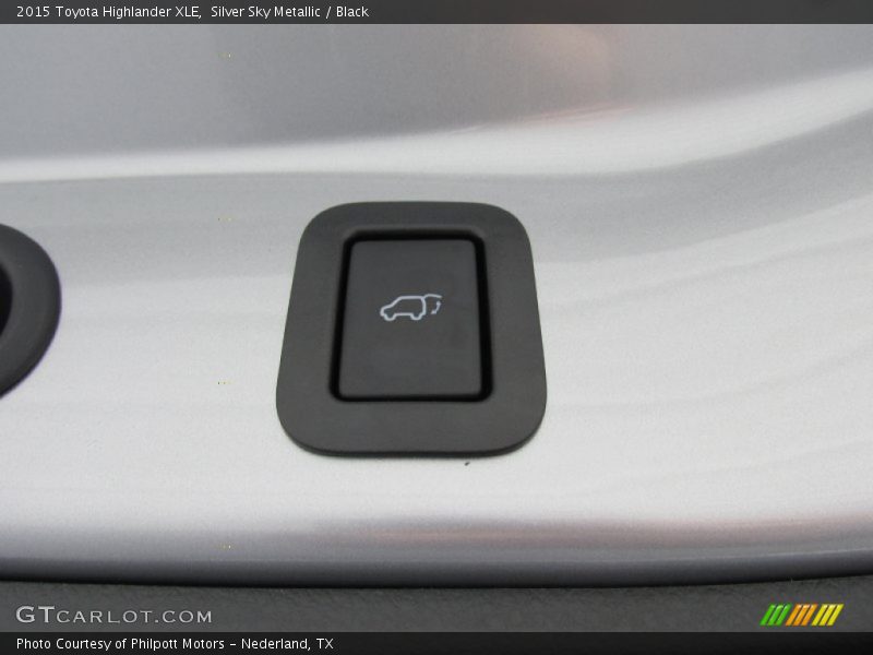 Silver Sky Metallic / Black 2015 Toyota Highlander XLE