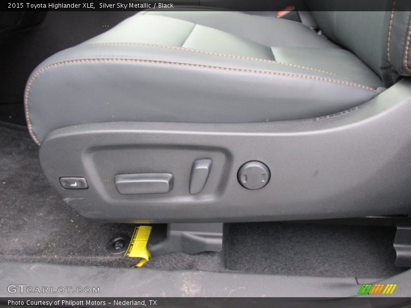 Silver Sky Metallic / Black 2015 Toyota Highlander XLE