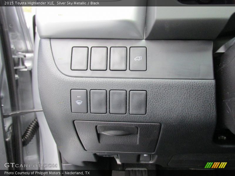 Silver Sky Metallic / Black 2015 Toyota Highlander XLE