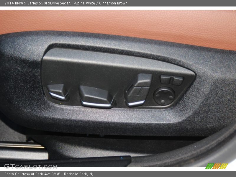 Alpine White / Cinnamon Brown 2014 BMW 5 Series 550i xDrive Sedan