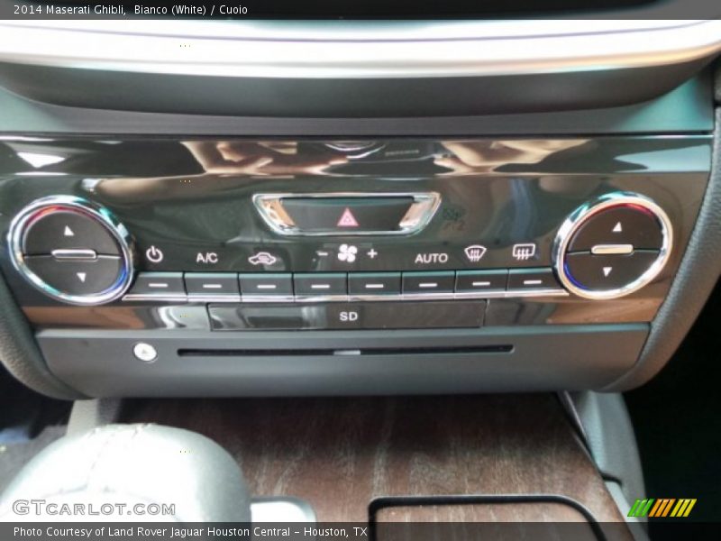 Bianco (White) / Cuoio 2014 Maserati Ghibli