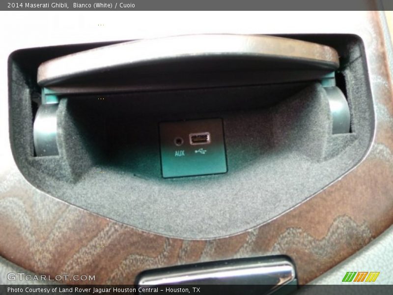 Bianco (White) / Cuoio 2014 Maserati Ghibli