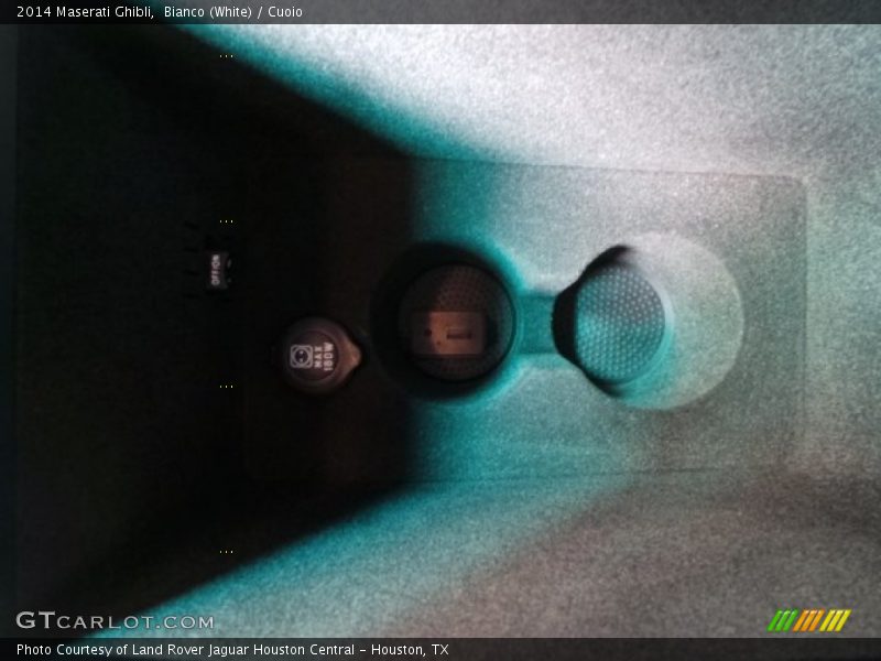 Bianco (White) / Cuoio 2014 Maserati Ghibli