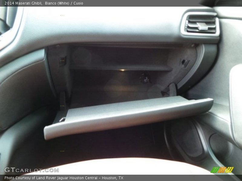Bianco (White) / Cuoio 2014 Maserati Ghibli