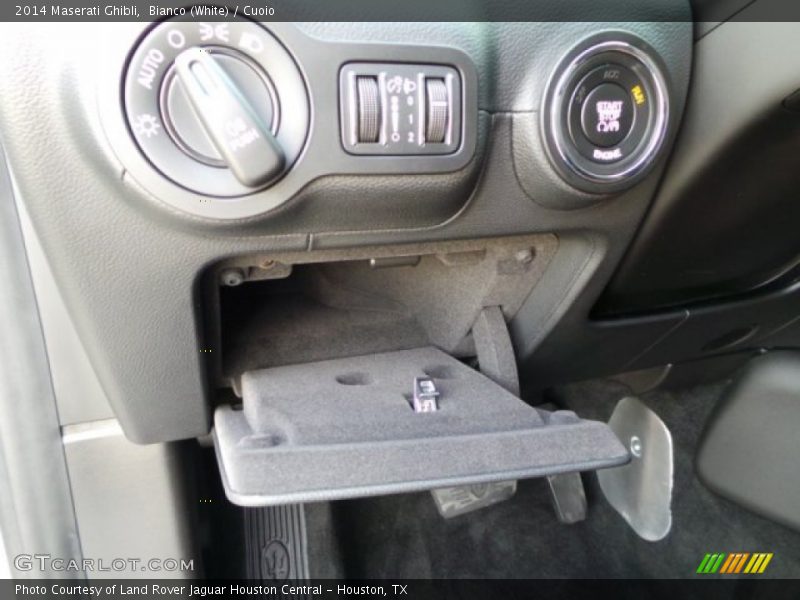 Bianco (White) / Cuoio 2014 Maserati Ghibli