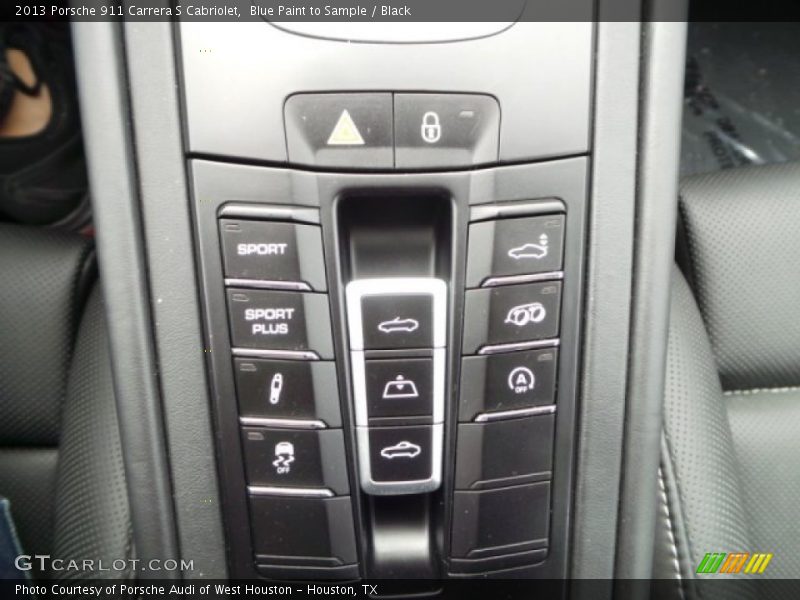 Controls of 2013 911 Carrera S Cabriolet