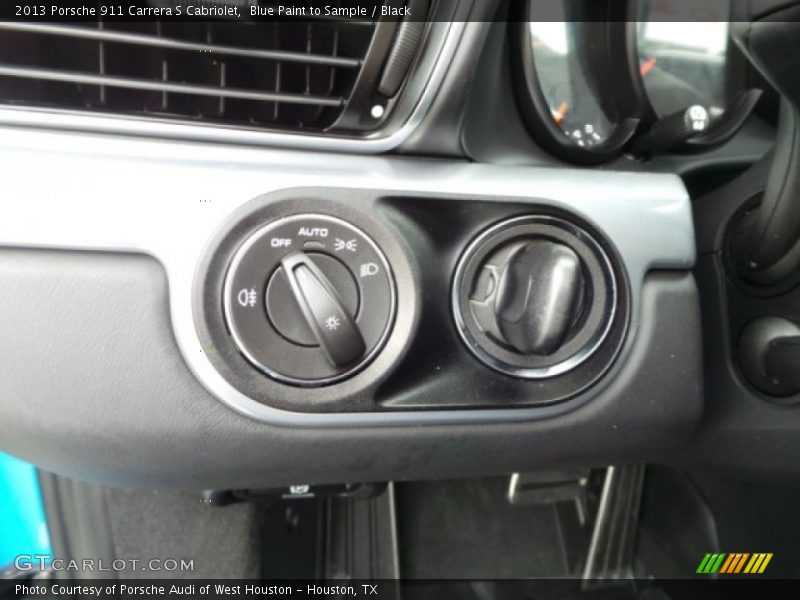 Controls of 2013 911 Carrera S Cabriolet