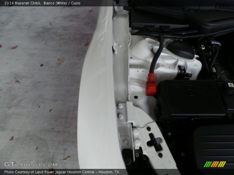 Bianco (White) / Cuoio 2014 Maserati Ghibli