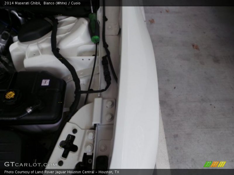 Bianco (White) / Cuoio 2014 Maserati Ghibli