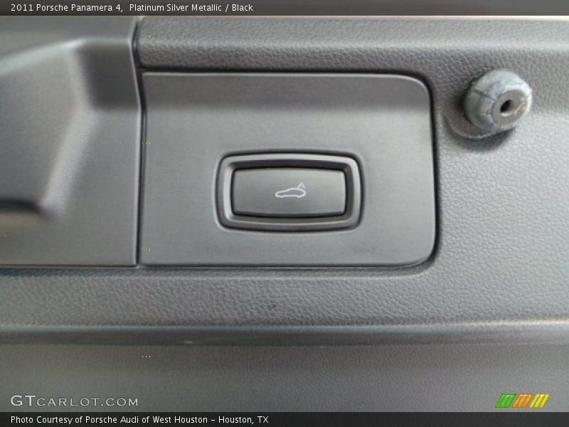 Platinum Silver Metallic / Black 2011 Porsche Panamera 4