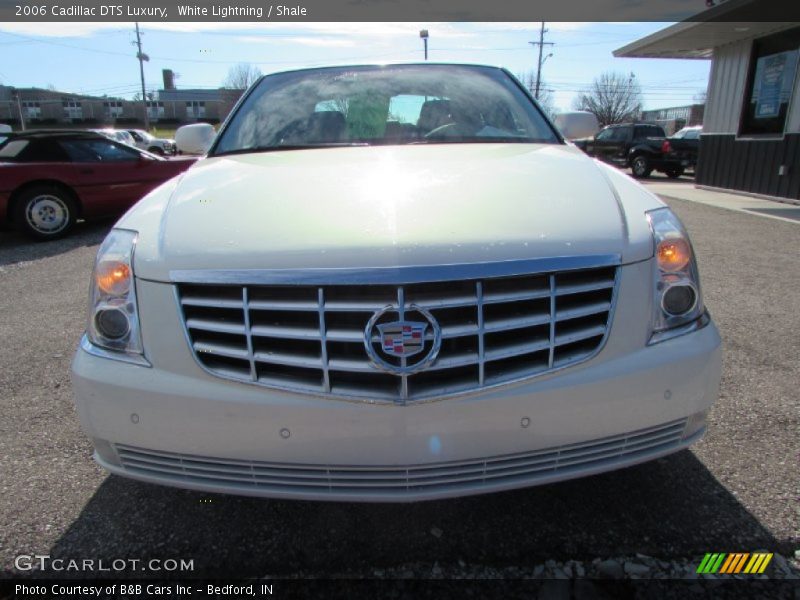 White Lightning / Shale 2006 Cadillac DTS Luxury
