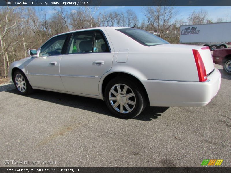 White Lightning / Shale 2006 Cadillac DTS Luxury