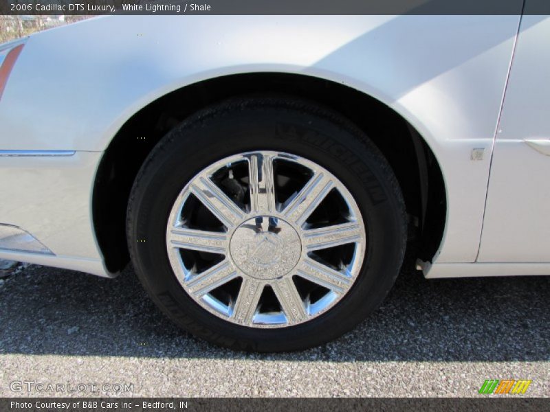 White Lightning / Shale 2006 Cadillac DTS Luxury