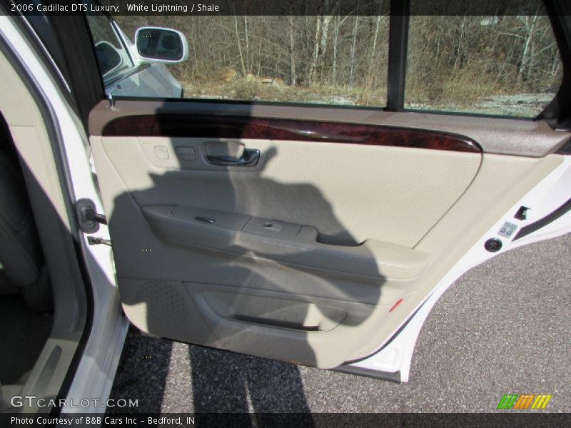 White Lightning / Shale 2006 Cadillac DTS Luxury