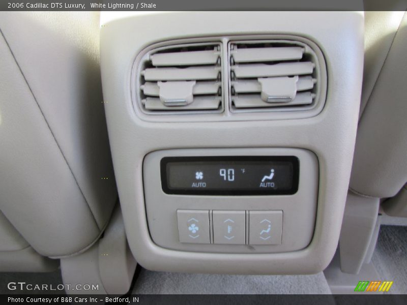 White Lightning / Shale 2006 Cadillac DTS Luxury