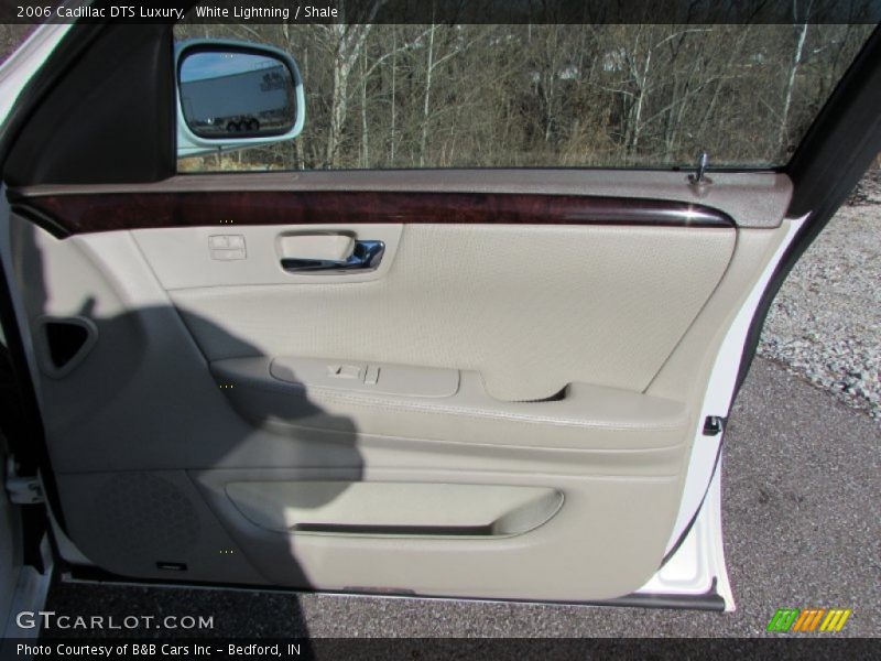 White Lightning / Shale 2006 Cadillac DTS Luxury