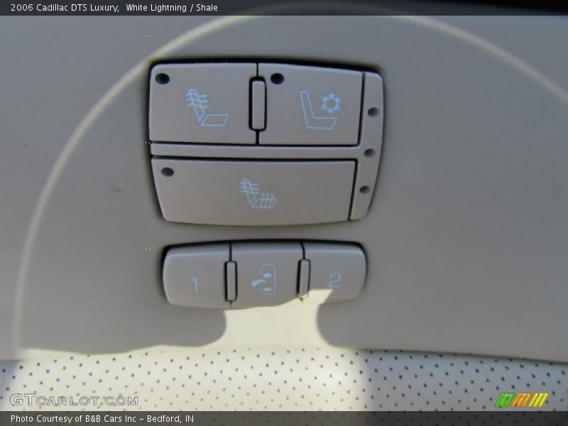 White Lightning / Shale 2006 Cadillac DTS Luxury