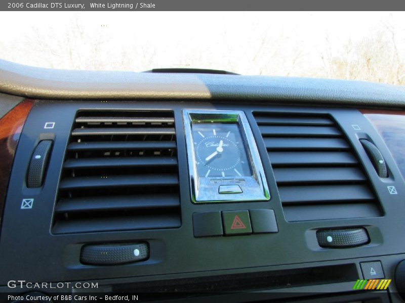 White Lightning / Shale 2006 Cadillac DTS Luxury