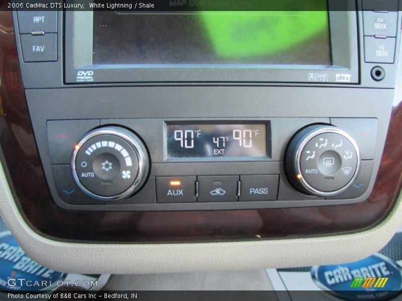 White Lightning / Shale 2006 Cadillac DTS Luxury