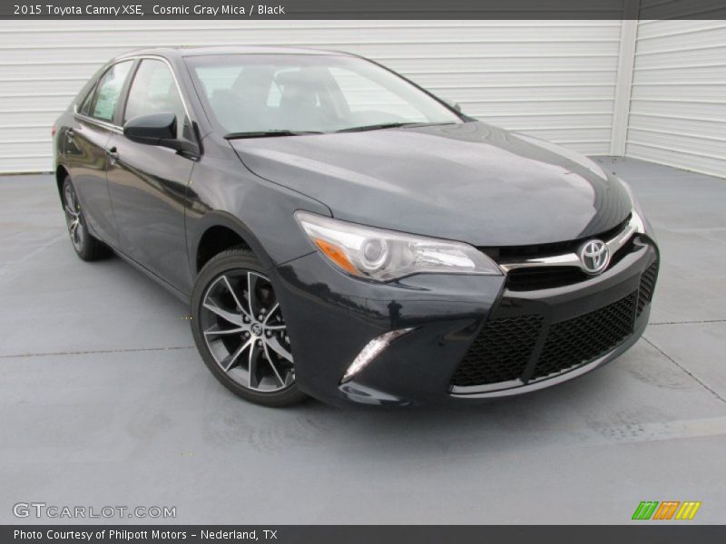 Front 3/4 View of 2015 Camry XSE