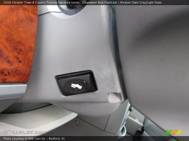 Clearwater Blue Pearlcoat / Medium Slate Gray/Light Shale 2008 Chrysler Town & Country Touring Signature Series