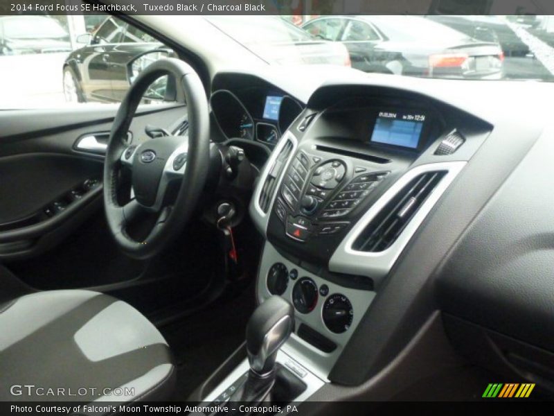 Tuxedo Black / Charcoal Black 2014 Ford Focus SE Hatchback