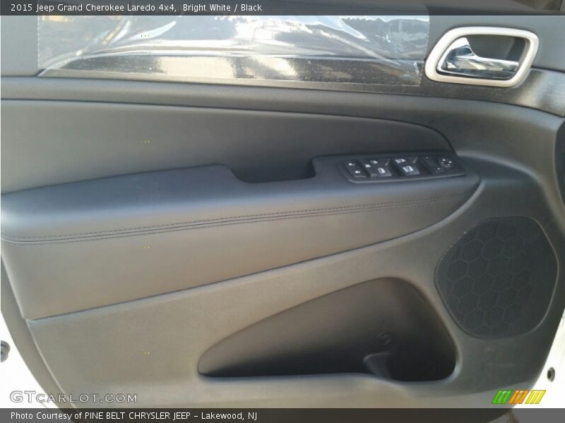 Bright White / Black 2015 Jeep Grand Cherokee Laredo 4x4