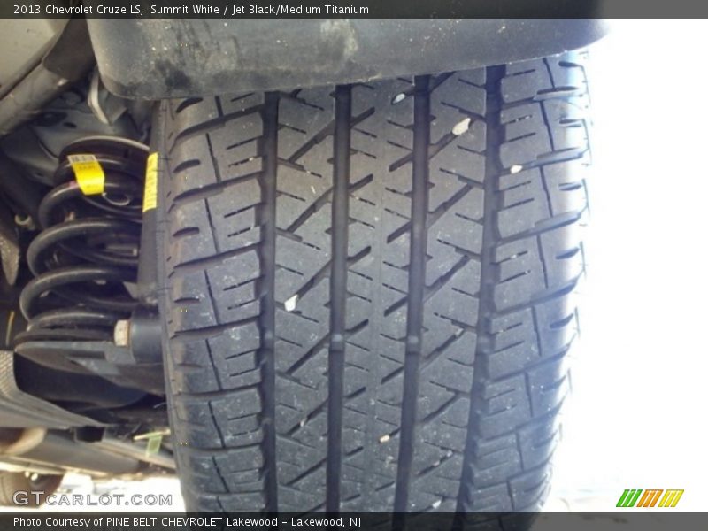 Summit White / Jet Black/Medium Titanium 2013 Chevrolet Cruze LS