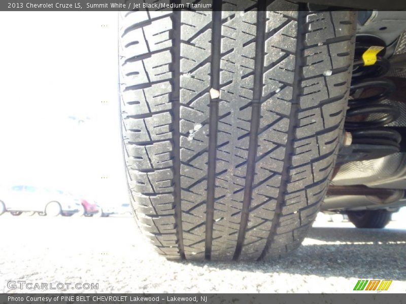 Summit White / Jet Black/Medium Titanium 2013 Chevrolet Cruze LS