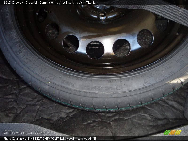 Summit White / Jet Black/Medium Titanium 2013 Chevrolet Cruze LS