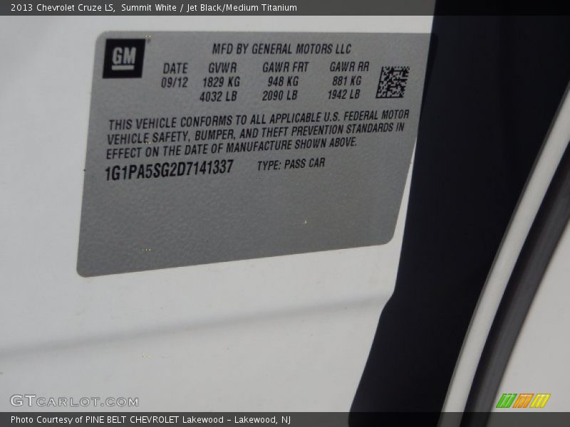 Summit White / Jet Black/Medium Titanium 2013 Chevrolet Cruze LS
