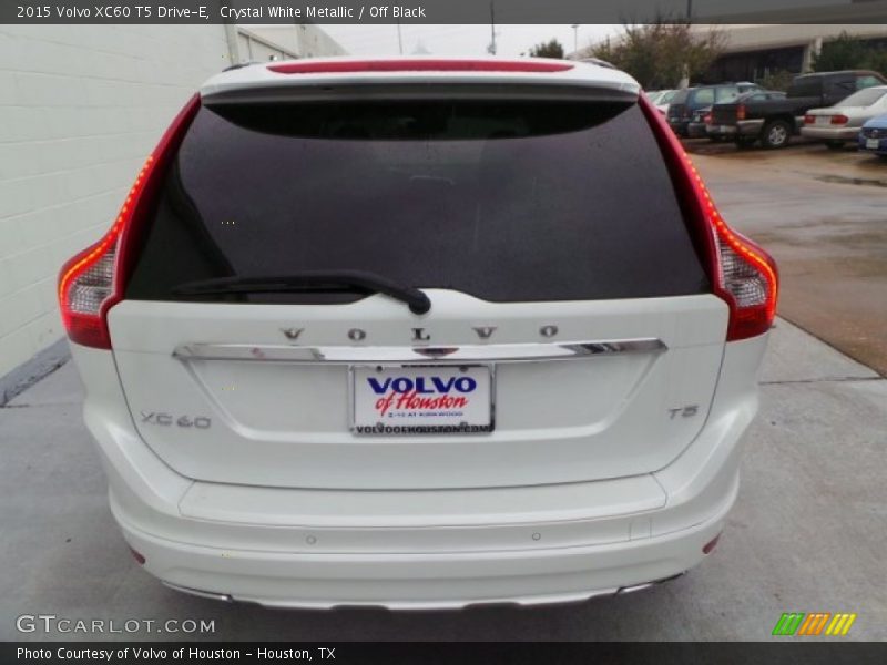 Crystal White Metallic / Off Black 2015 Volvo XC60 T5 Drive-E