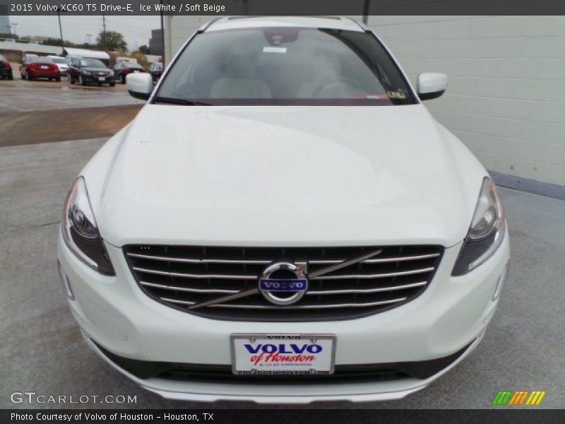Ice White / Soft Beige 2015 Volvo XC60 T5 Drive-E