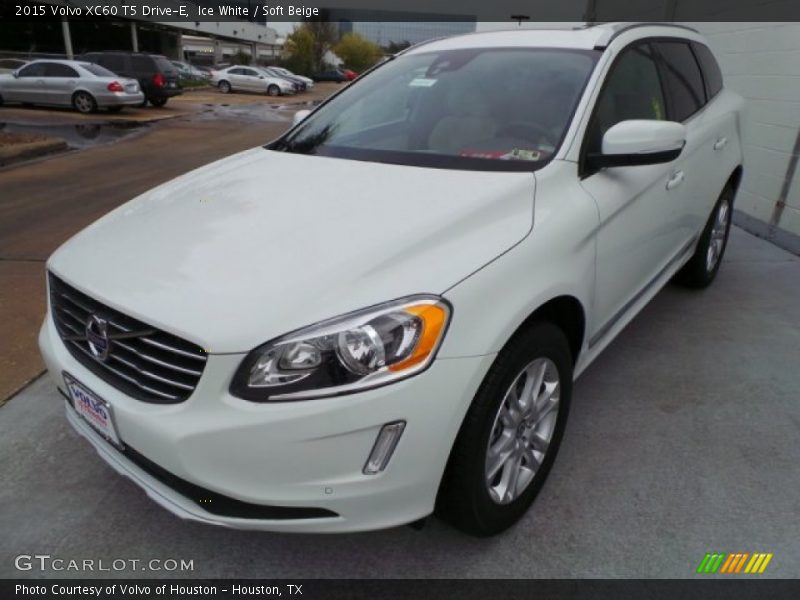 Ice White / Soft Beige 2015 Volvo XC60 T5 Drive-E