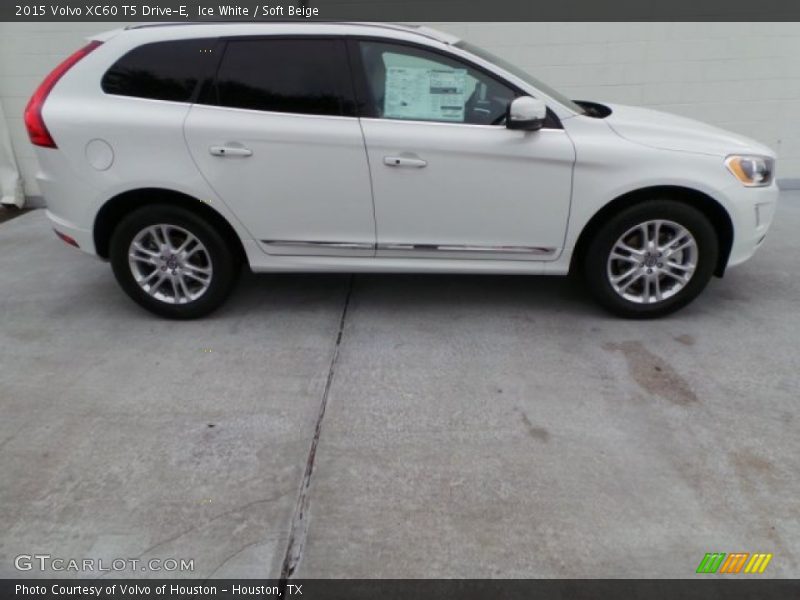 Ice White / Soft Beige 2015 Volvo XC60 T5 Drive-E