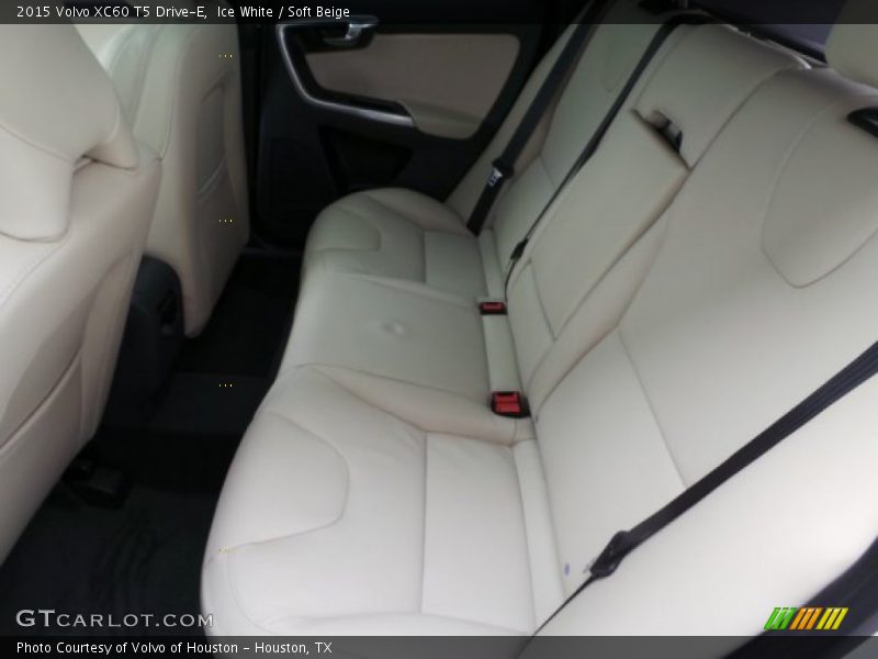 Ice White / Soft Beige 2015 Volvo XC60 T5 Drive-E