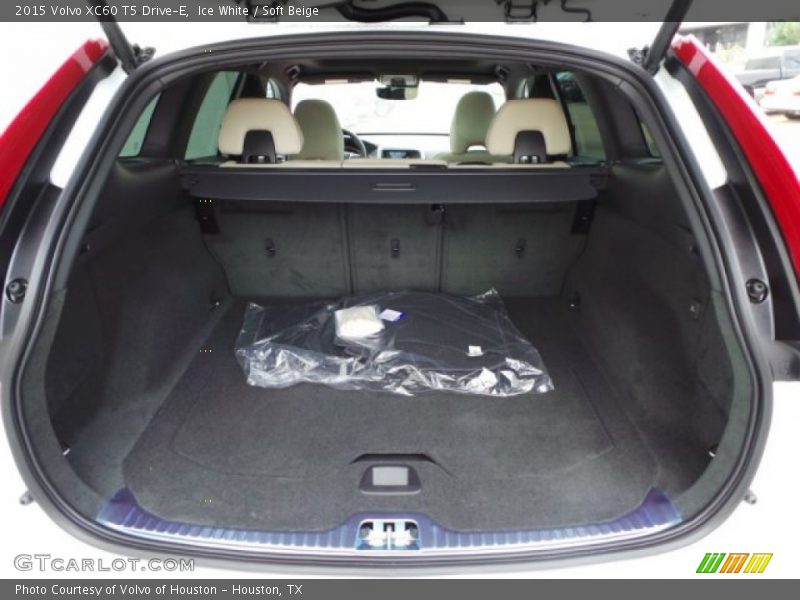 Ice White / Soft Beige 2015 Volvo XC60 T5 Drive-E