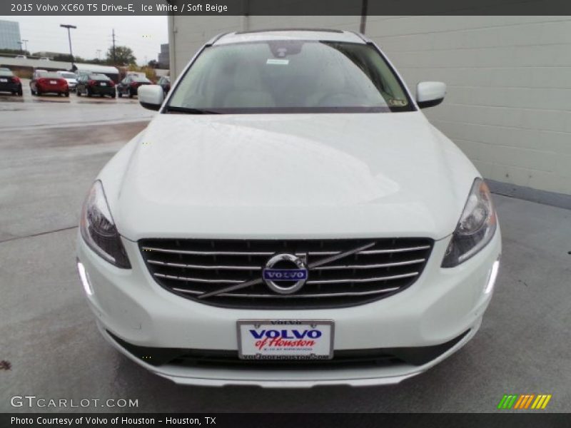 Ice White / Soft Beige 2015 Volvo XC60 T5 Drive-E