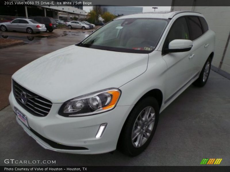Ice White / Soft Beige 2015 Volvo XC60 T5 Drive-E